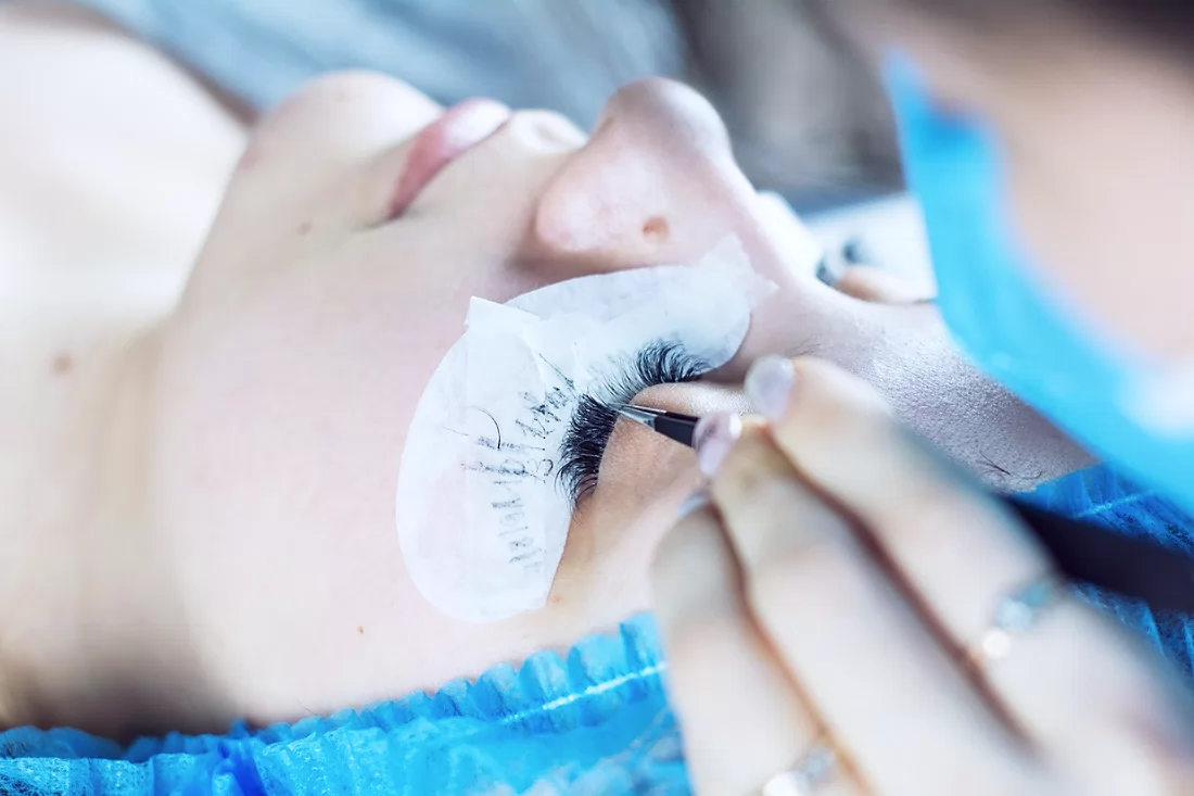 A lash artist at work